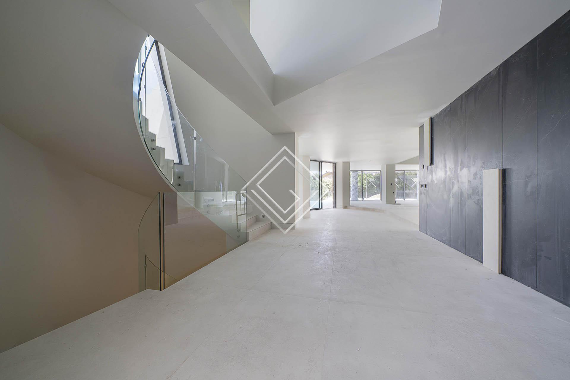Casa totalmente reformada con diseño vanguardista en parcela de 2800 metros - Imagen