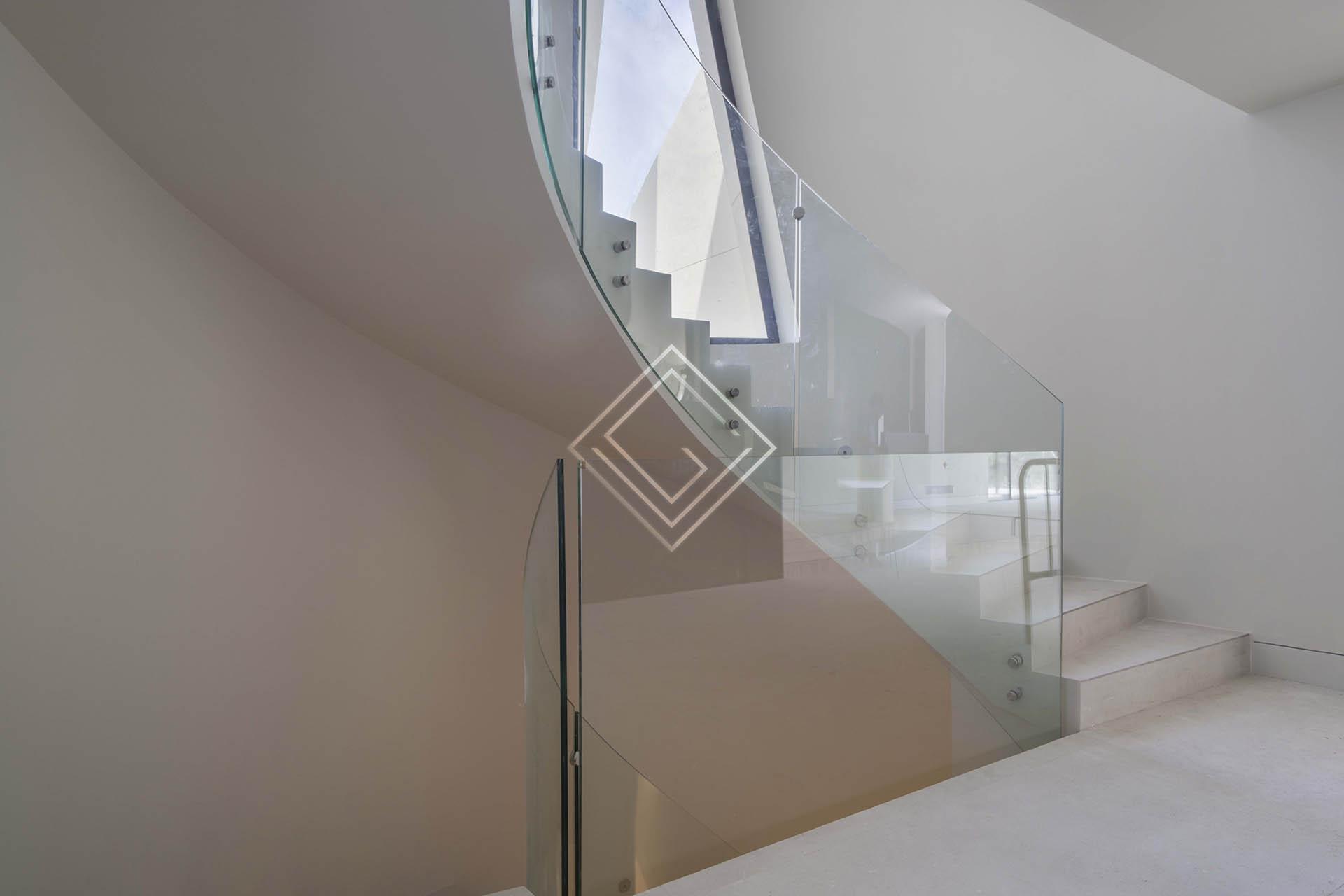 Casa totalmente reformada con diseño vanguardista en parcela de 2800 metros - Imagen