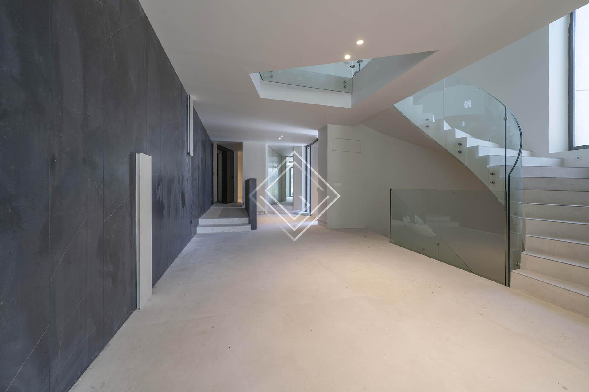 Casa totalmente reformada con diseño vanguardista en parcela de 2800 metros - Imagen