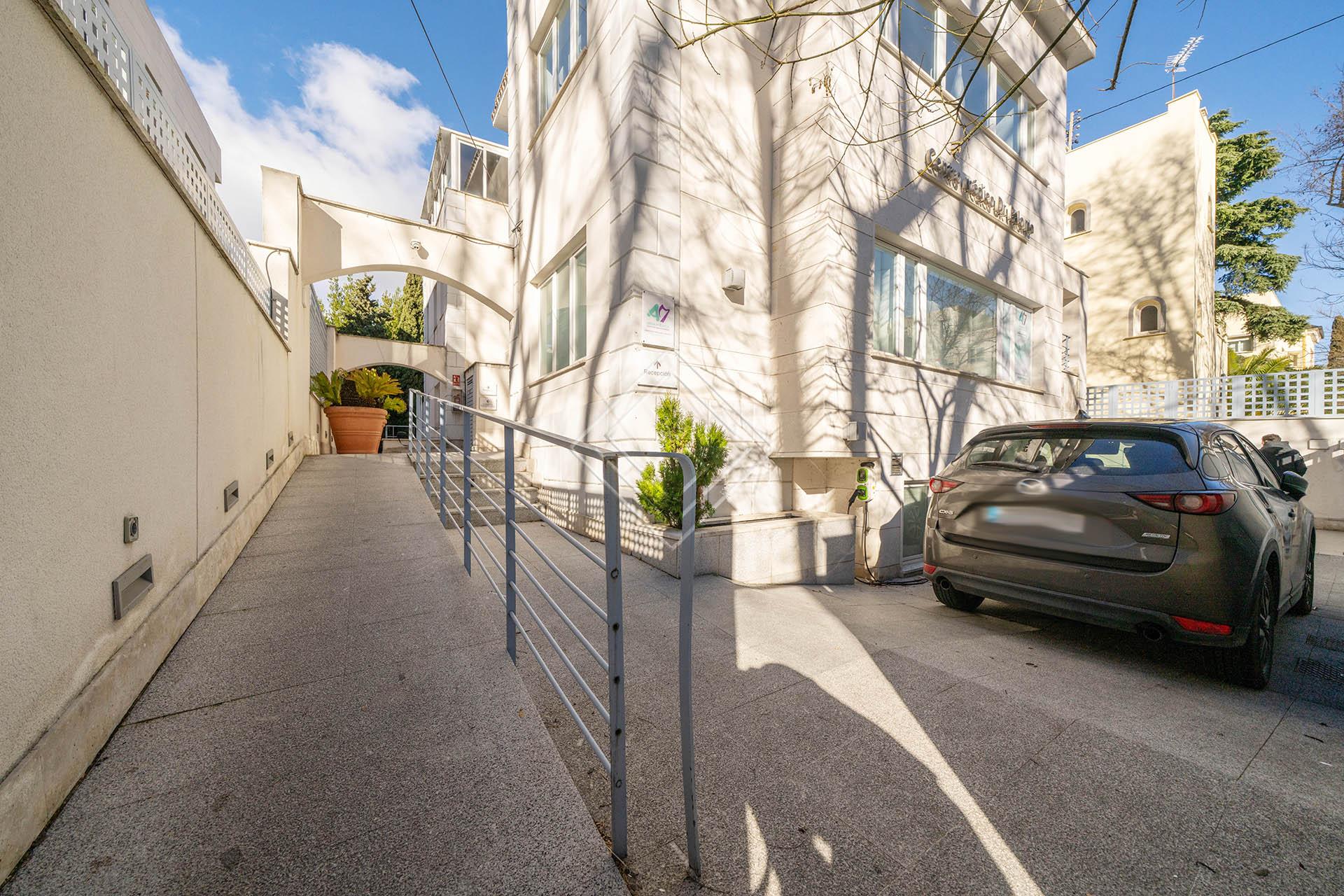 Edificio dotacional en venta en El Viso - Imagen