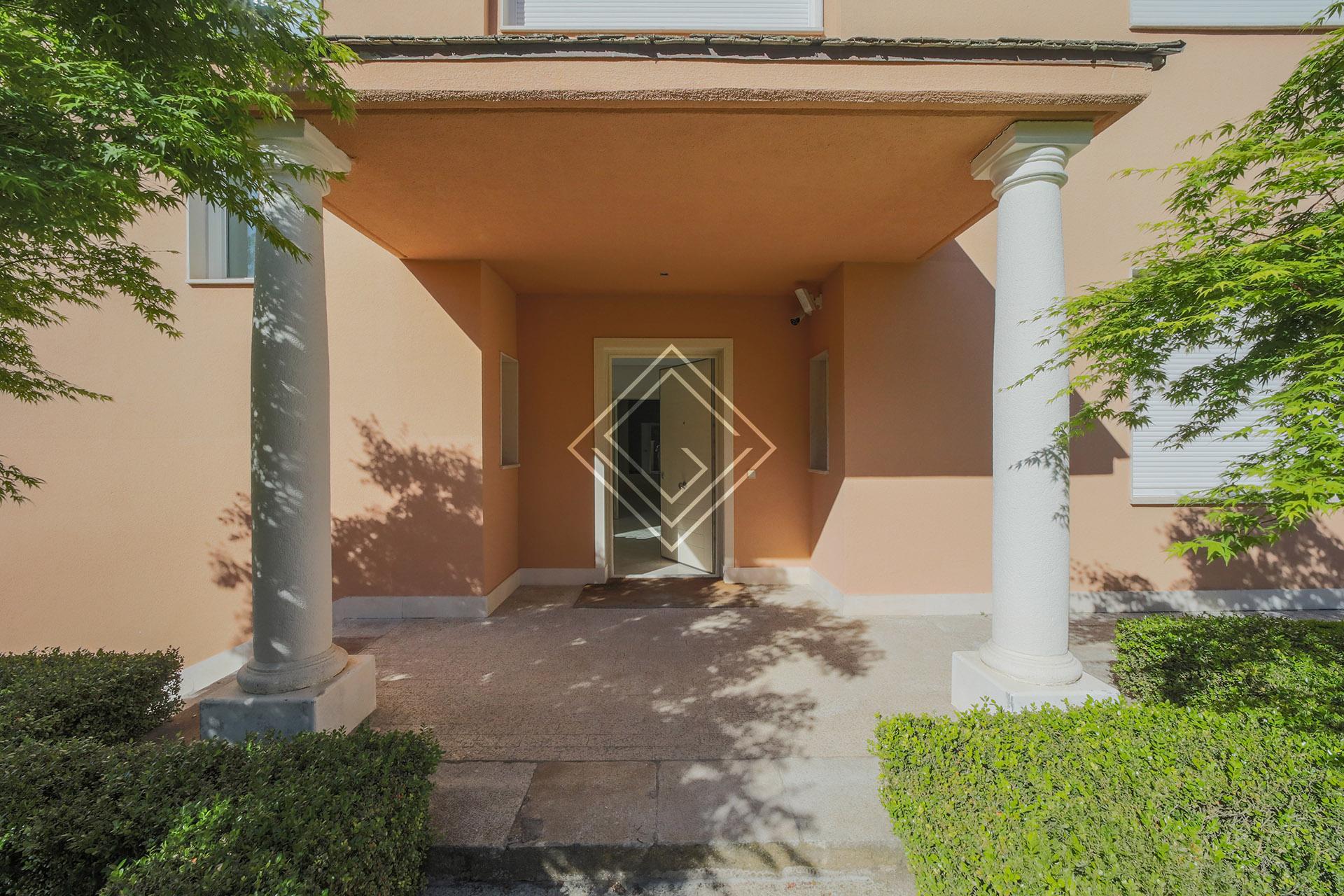 Fabulosa casa en alquiler en la Colonia Puerta de Hierro - Imagen