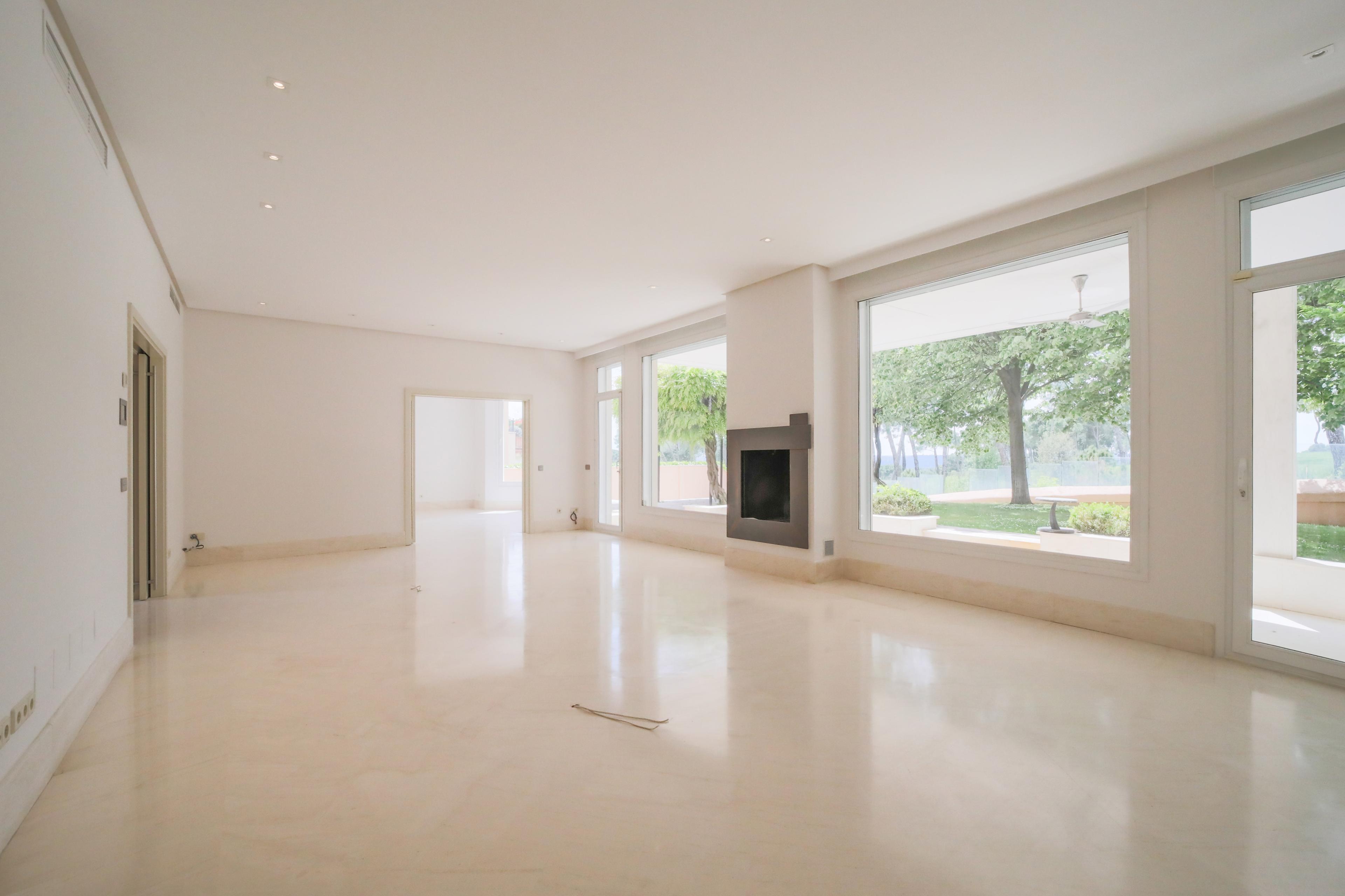 Fabulosa casa en alquiler en la Colonia Puerta de Hierro - Imagen
