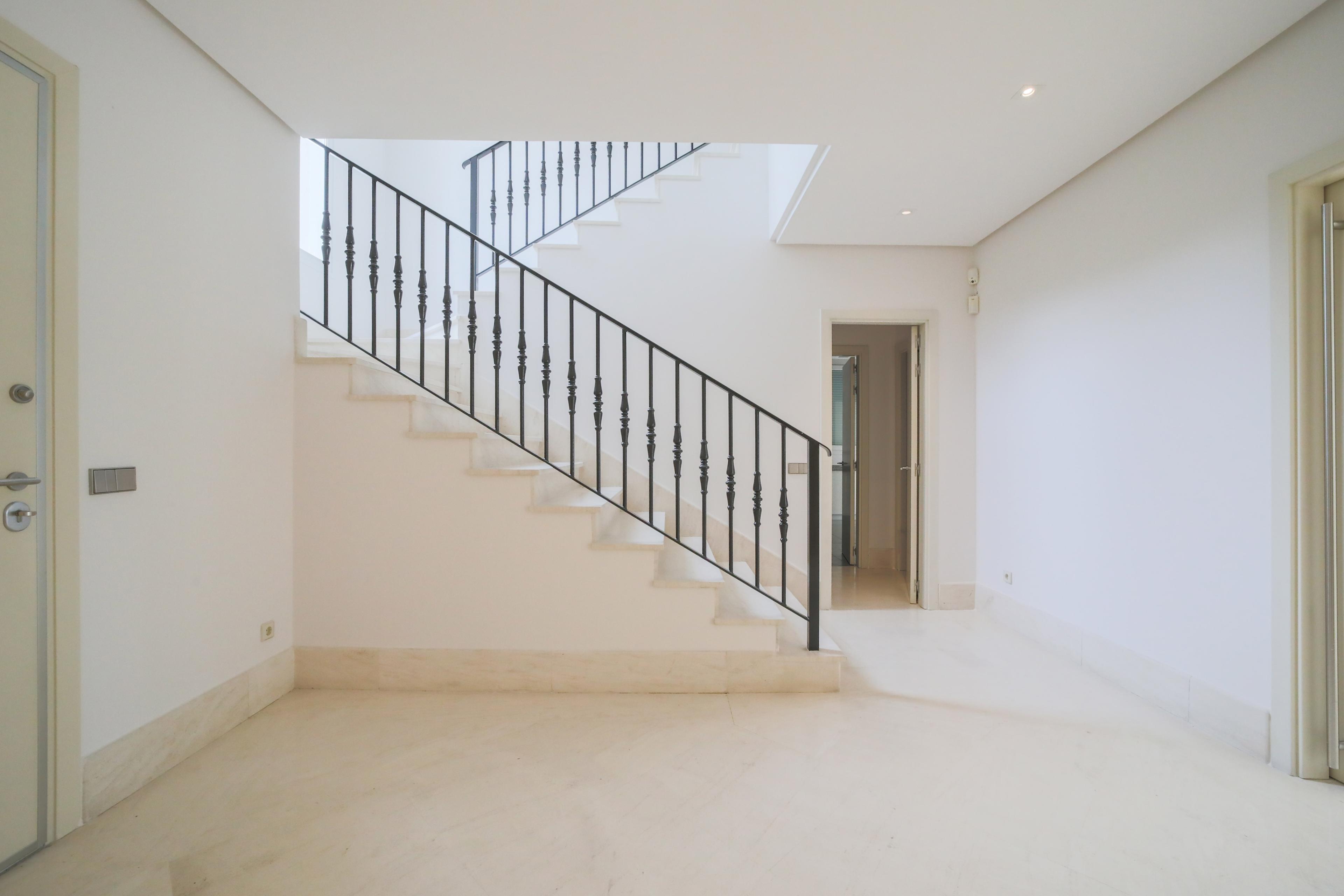 Fabulosa casa en alquiler en la Colonia Puerta de Hierro - Imagen